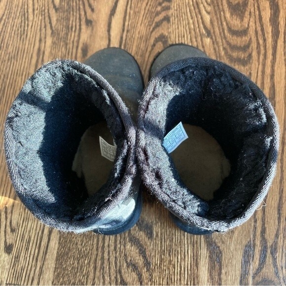 Ugg Classic Short II Glitter Kids- Black size 2. Used condition. - Picture 8 of 11